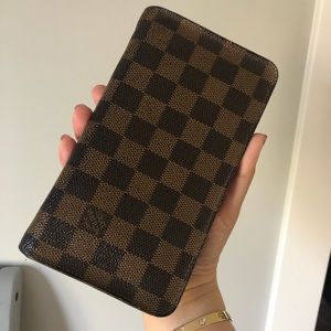 💯 authentic Louis Vuitton zip around wallet